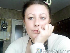 Зрелая Lesya скучает на кухне