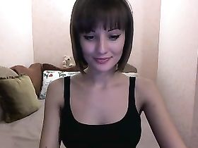 Киска Lovelyella показала как умеет танцевать