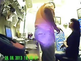 Сотрудница сосет на работе у босса