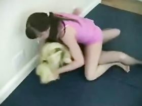 Девушки увлекаются рестлингом