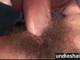 Зрелая тетя трахается с татуированным племянником и делает глубокий минет